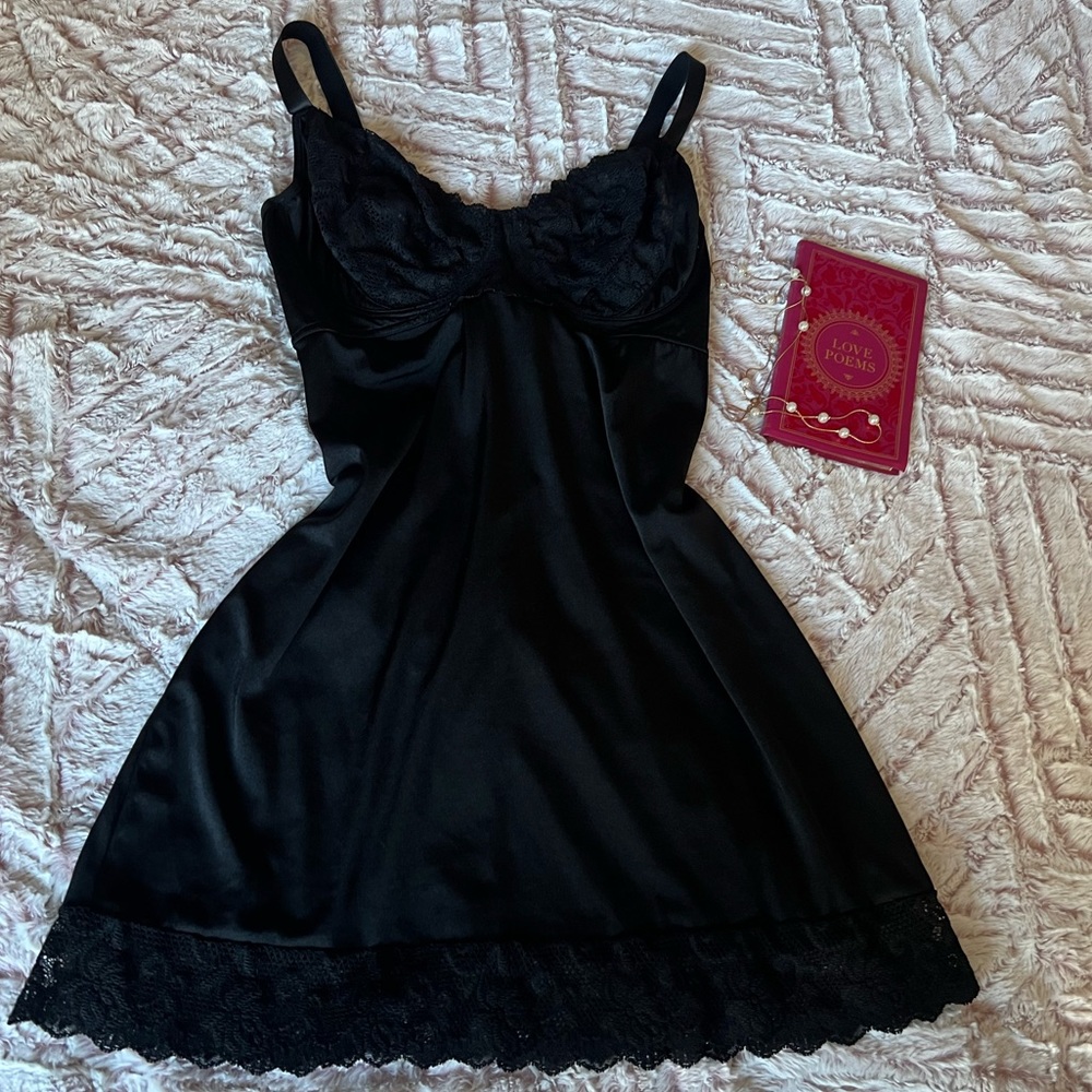 vintage black lacey slip dress / nightgown.